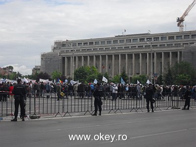 Miting - piata  Victoriei - ora 10-30